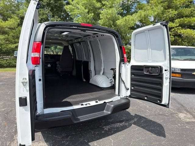 2026 Chevrolet Express Cargo 1WT