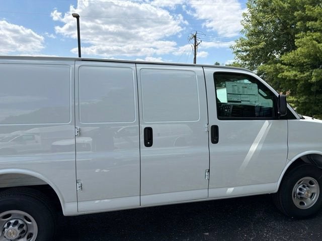2026 Chevrolet Express Cargo 1WT