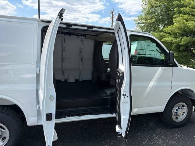 2026 Chevrolet Express Cargo 1WT