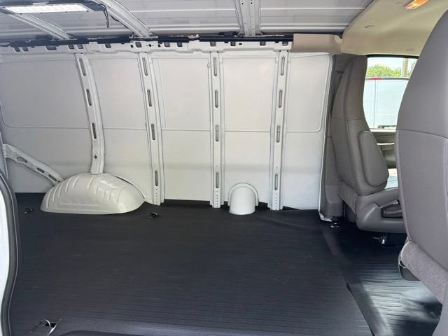 2026 Chevrolet Express Cargo 1WT