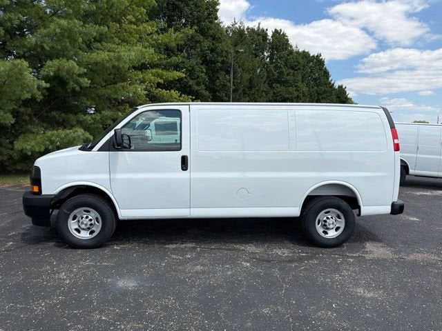 2026 Chevrolet Express Cargo 1WT