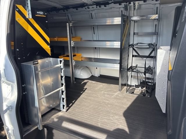 2025 Chevrolet Express Cargo WT