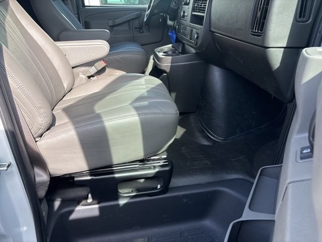 2025 Chevrolet Express Cargo WT
