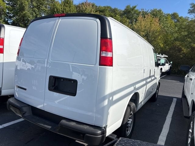 2025 Chevrolet Express Cargo WT