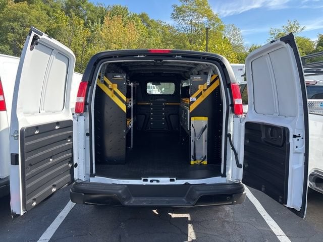 2025 Chevrolet Express Cargo WT