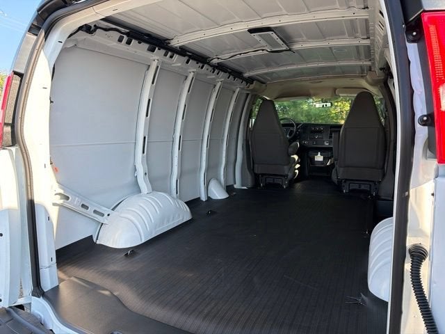 2026 Chevrolet Express Cargo 1WT