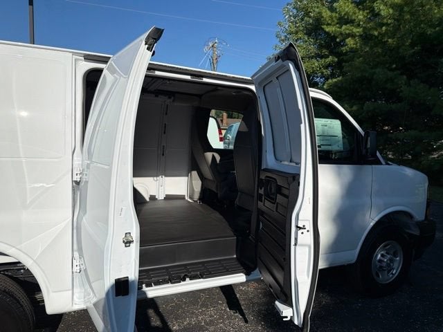 2026 Chevrolet Express Cargo 1WT