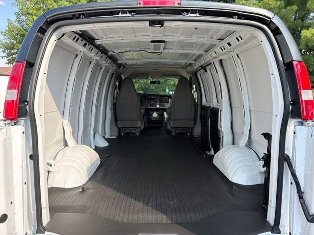2026 Chevrolet Express Cargo 1WT