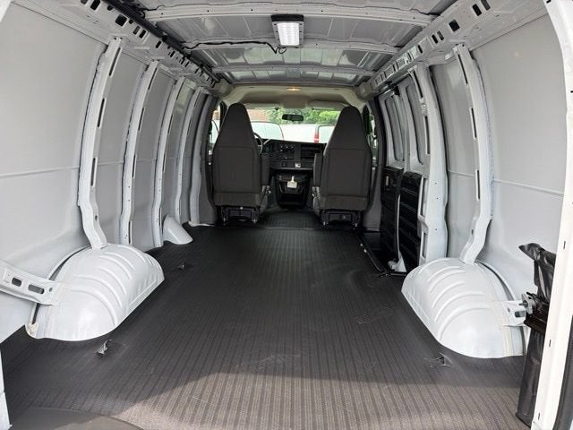 2026 Chevrolet Express Cargo 1WT