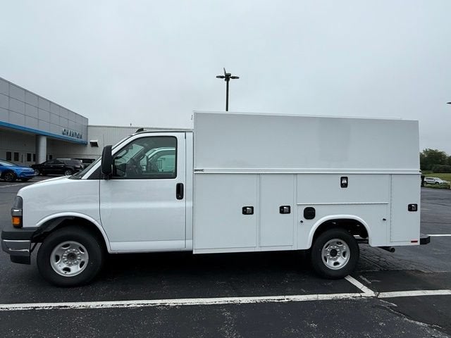 2025 Chevrolet Express Cutaway 3500 1WT