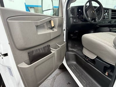 2025 Chevrolet Express Cutaway 3500 1WT