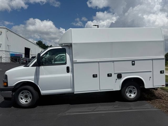 2025 Chevrolet Express Cutaway 3500 1WT