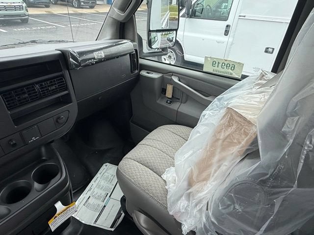 2025 Chevrolet Express Cutaway 3500 1WT
