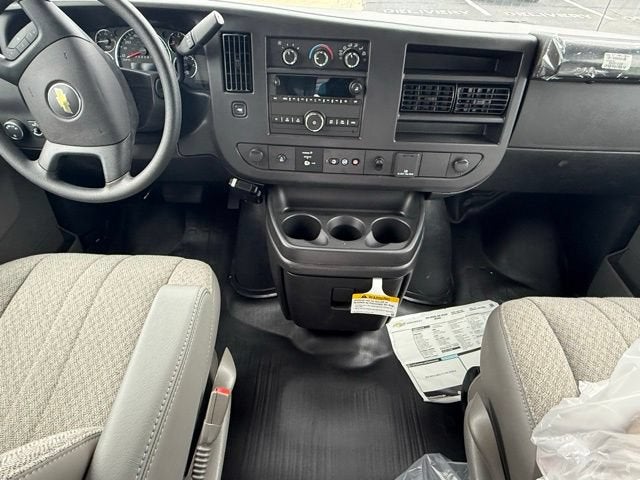 2025 Chevrolet Express Cutaway 3500 1WT