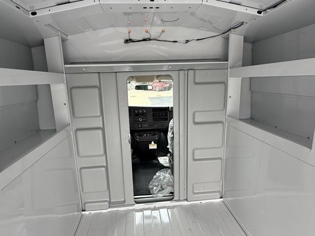 2025 Chevrolet Express Cutaway 3500 1WT