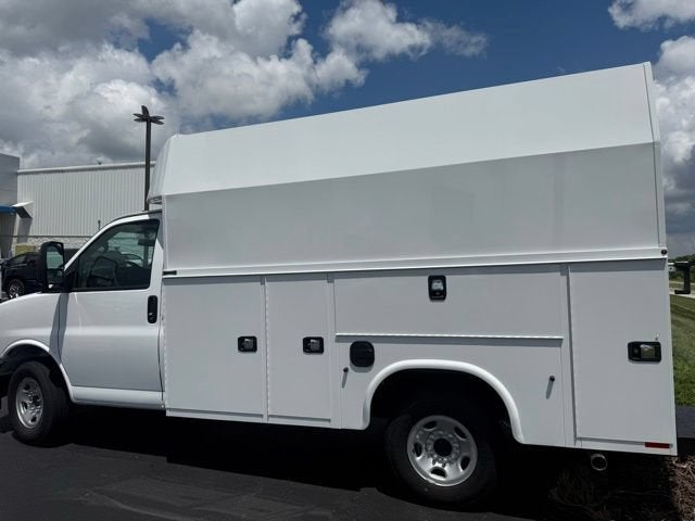 2025 Chevrolet Express Cutaway 3500 1WT