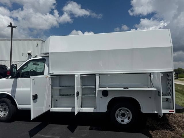 2025 Chevrolet Express Cutaway 3500 1WT