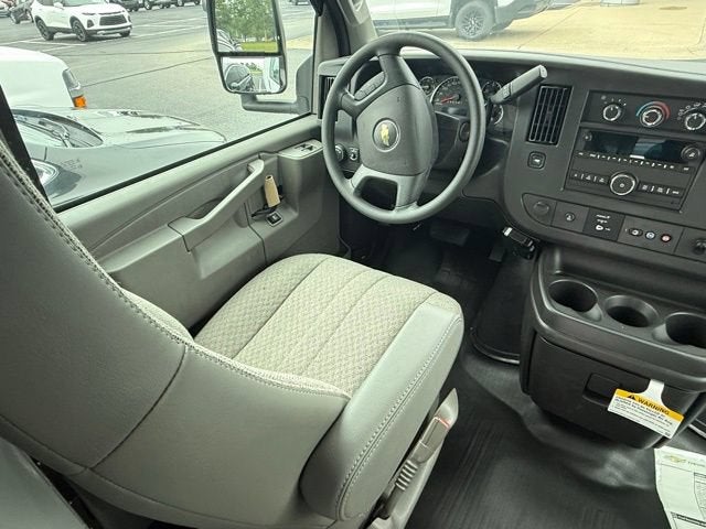 2025 Chevrolet Express Cutaway 3500 1WT