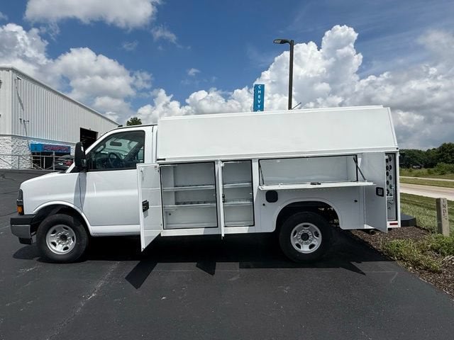 2025 Chevrolet Express Cutaway 3500 1WT