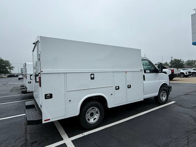 2025 Chevrolet Express Cutaway 3500 1WT