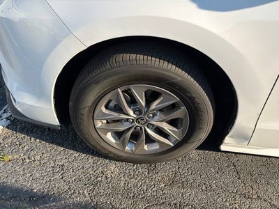 2025 Toyota Sienna LE