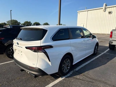 2025 Toyota Sienna LE