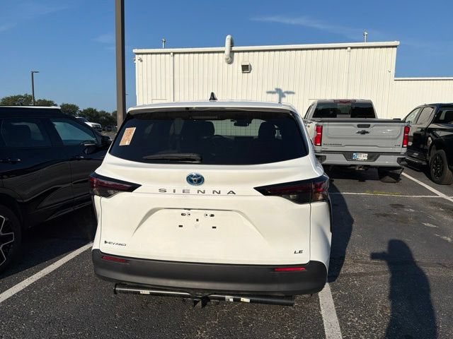 2025 Toyota Sienna LE
