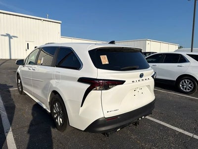 2025 Toyota Sienna LE
