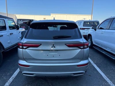 2024 Mitsubishi Outlander SE